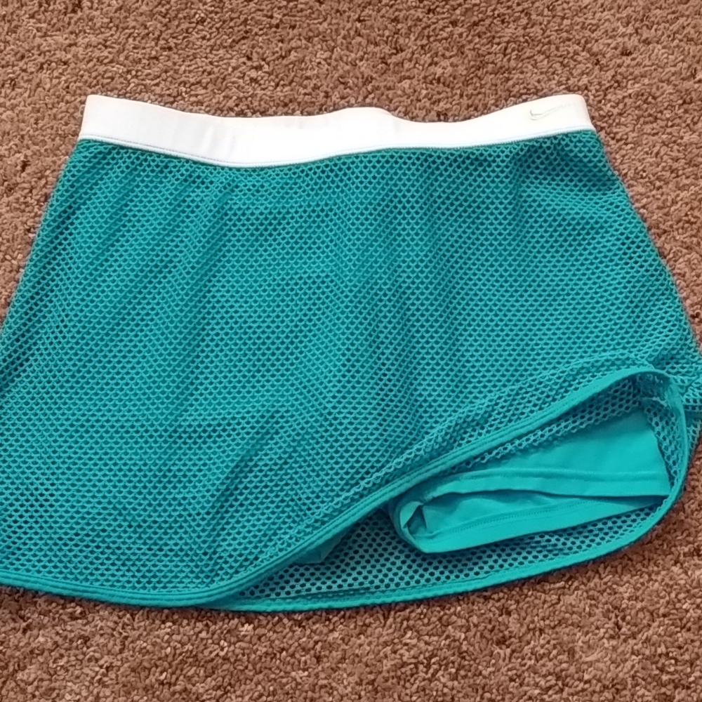 Netted skirt. Dri fit. 100% Polyester